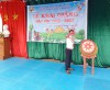 Thầy giáo Đinh Văn Liễu - Hiệu trưởng nhà trường đánh hồi trống bắt đầu năm học mới