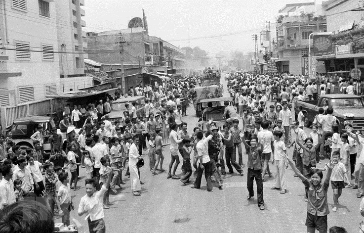 3Nhân dân Sài Gòn diễu hành mừng thành phố được giải phóng (ngày 15/5/1975) (Ảnh tư liệu)